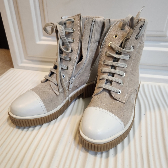 VANELI WOMEN  MAGE LEATHER COMBAT LACE UP BOOT - Picture 3 of 4